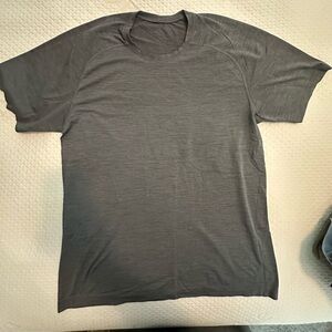 Lululemon Athletica mens grey XL t-shirt